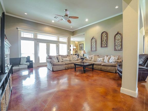 3rd image of 100 Woodland Oaks Trl