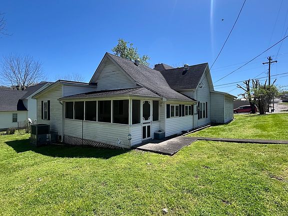 3rd image of 110 W Cox Ave