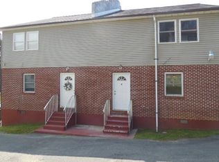 219 Wright St, Mount Hope, WV 25880