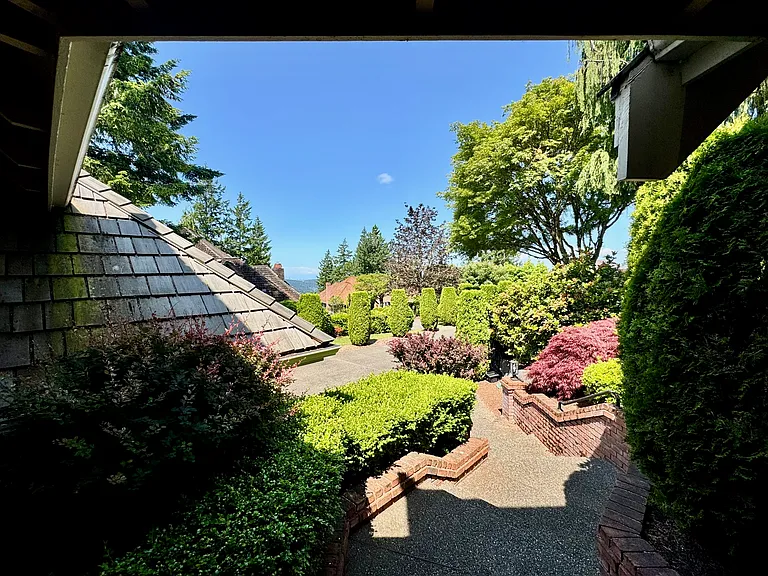 4752 225th Ave SE — Photo 3