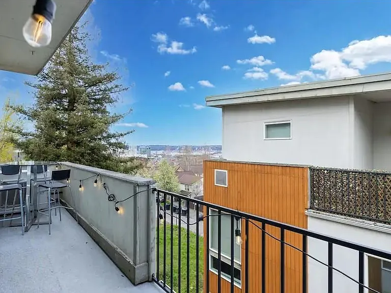2354 Court G — Photo 17