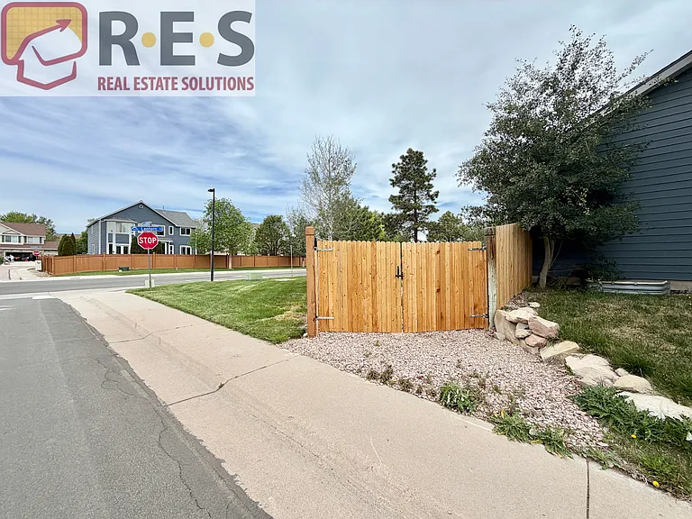 197 S Lindsey St — Photo 16