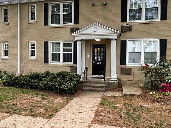 2nd image of 228 N Thomas St APT 1