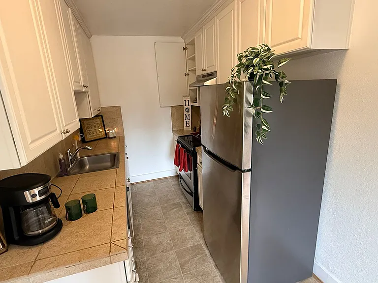 Fontana Court Apartments — Photo 19