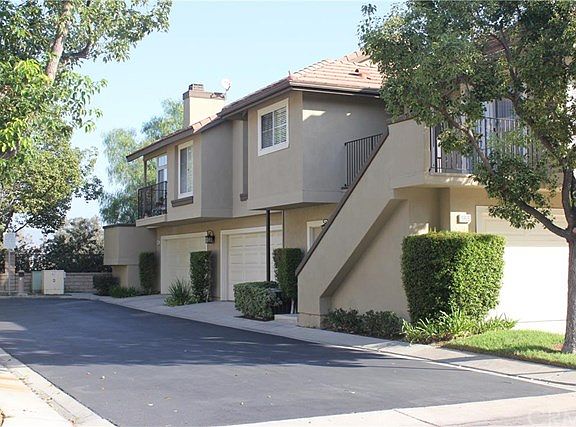 2nd image of 553 S Glenhurst Dr