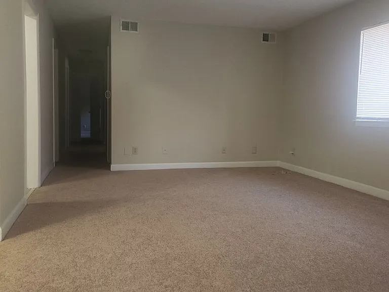 114 Menlo Dr — Photo 19