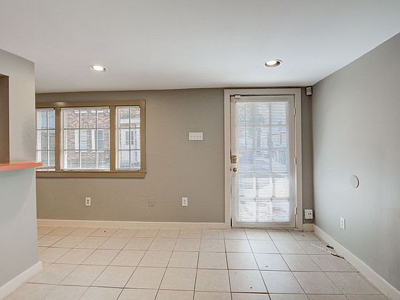 4th image of 1711 1/2 Wentworth Ave