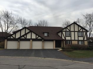 32 Shawnee Trl APT 2, Indian Head Park, IL 60525