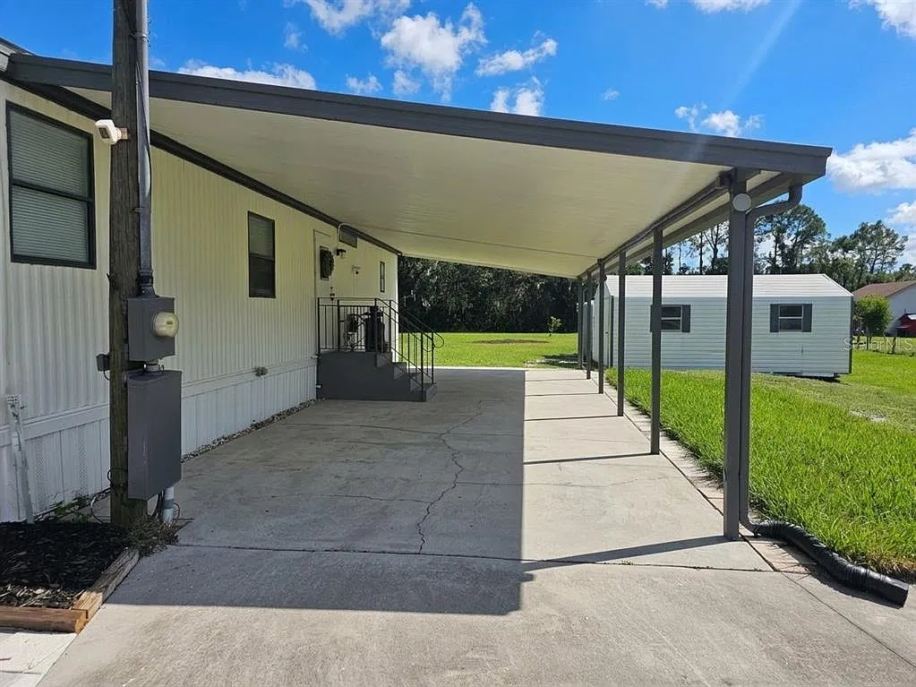3 bed, 2.0 bath, 960 sqft, $2,100 — Photo 4