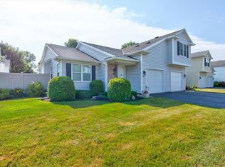 80 Flower Dale Dr, Rochester, NY 14626