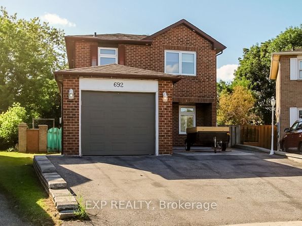 692 Sultana Sq, Pickering, ON L1V 3Y3