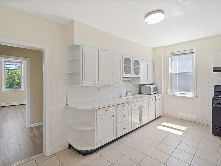 230-236 Trumbull St #B — Photo 10