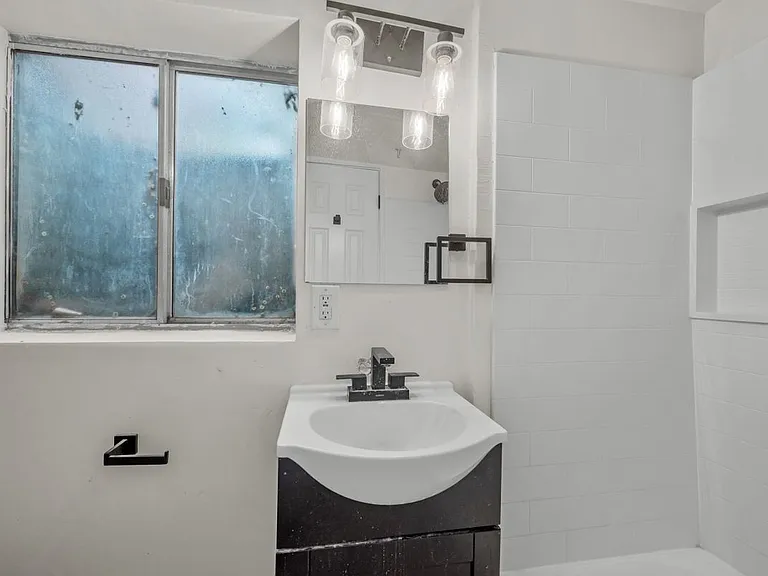 509 S Mansfield Ave — Photo 16