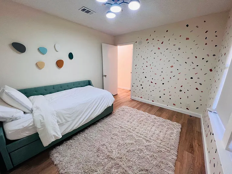 1704 Foxfire Dr — Photo 10