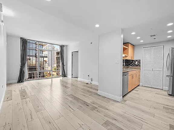 425 W Beech St #804 — Photo 21