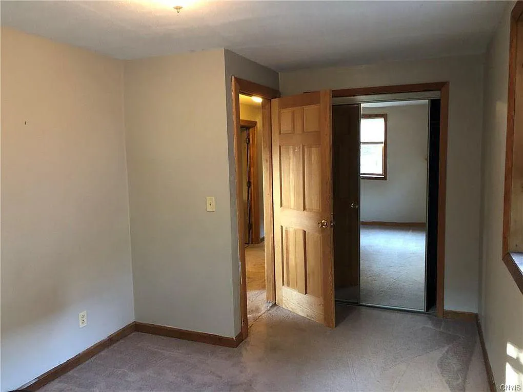 4 bed, 1.5 bath, 2264 sqft, $2,800 — Photo 4