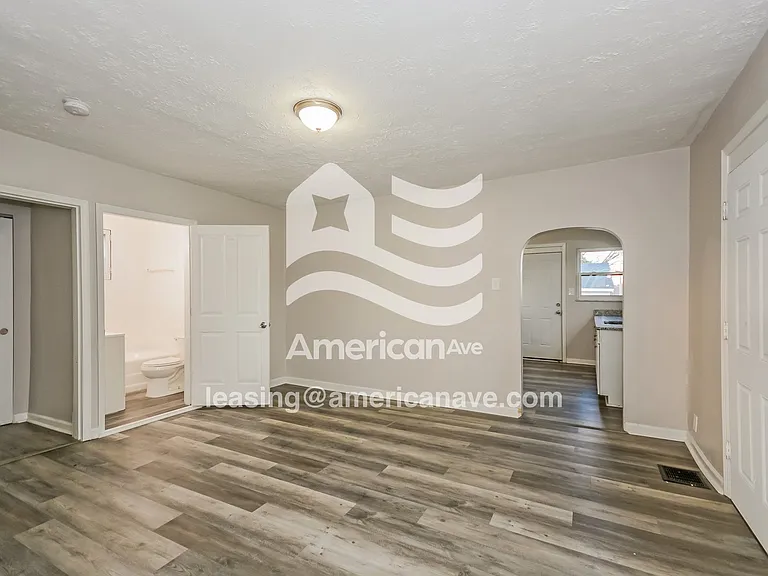 606208_003_living_room_14194406.jpg