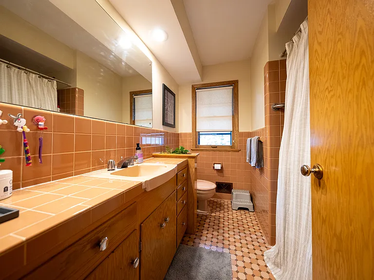 Full Bathroom Upstairs