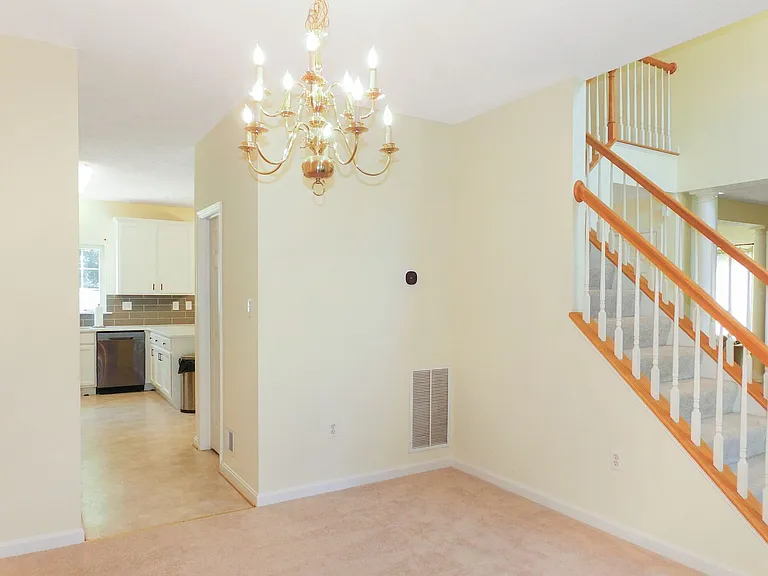 102 Powhatan Ct — Photo 16