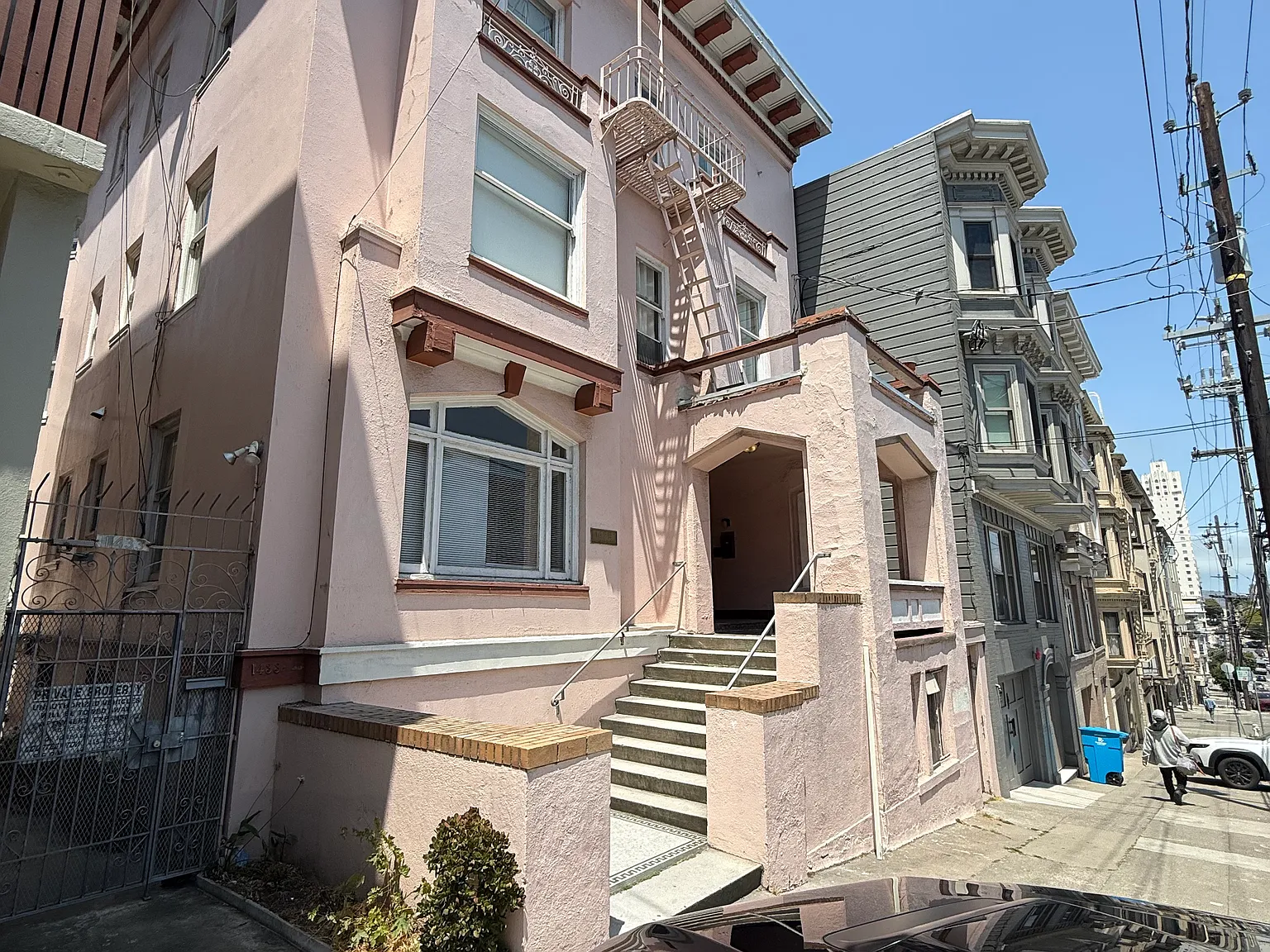 Studio, 450 sqft, $2,950 — Photo 2