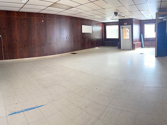 3rd image of 211 Main St
