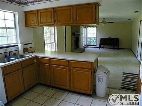 4th image of 2305 Double Oak Ct