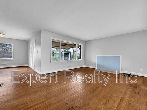 3rd image of 1025 45th St