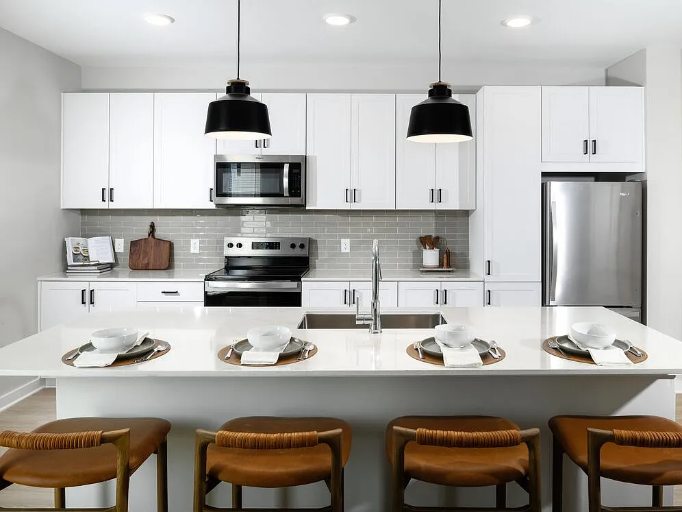 Avalon Lake Norman — Photo 1