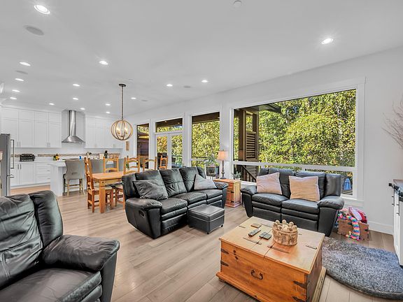 5th image of 11065 Buckerfield Dr