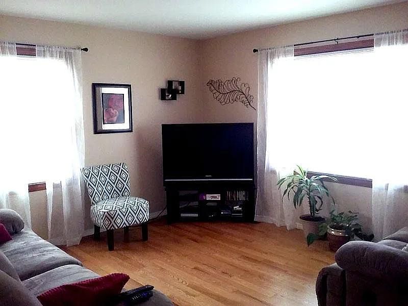 2nd image of 5712 39th Ave