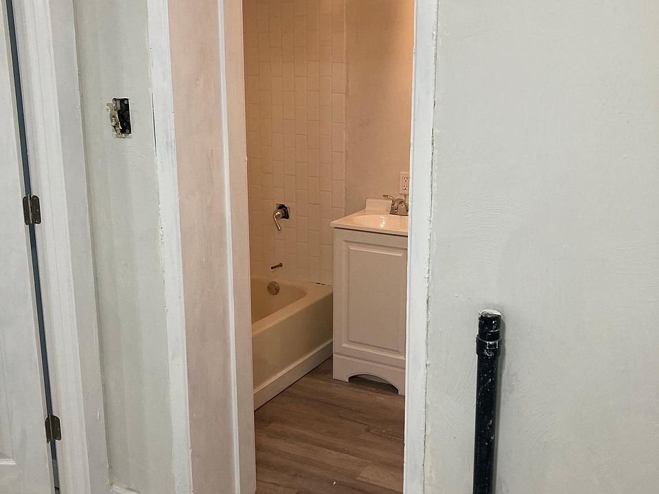 2nd image of 115 Birmingham Ave Floor 3