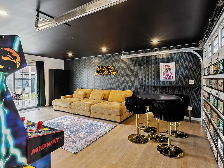 Building's Lounge