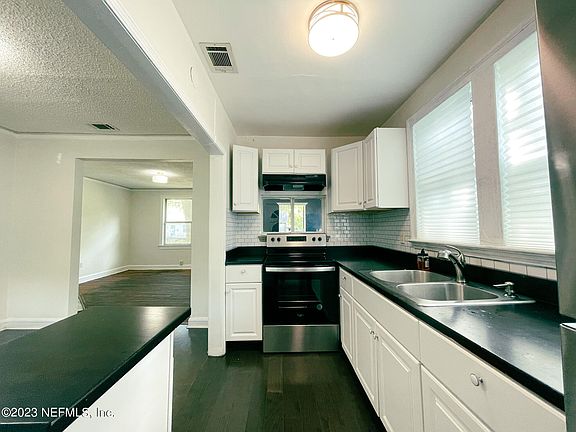 5th image of 3555 ERNEST Street