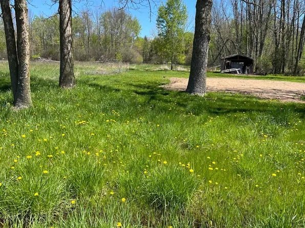 5572 Pine Ave, Oconto, WI 54153