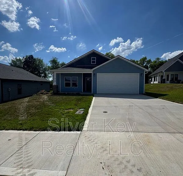 918 Stratford Ave — Photo 1