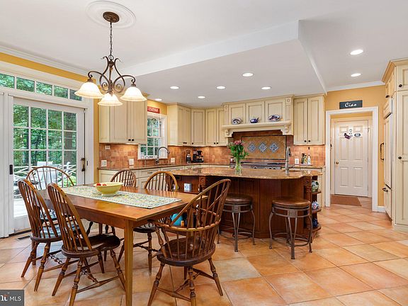 3rd image of 7313 Laketree Dr