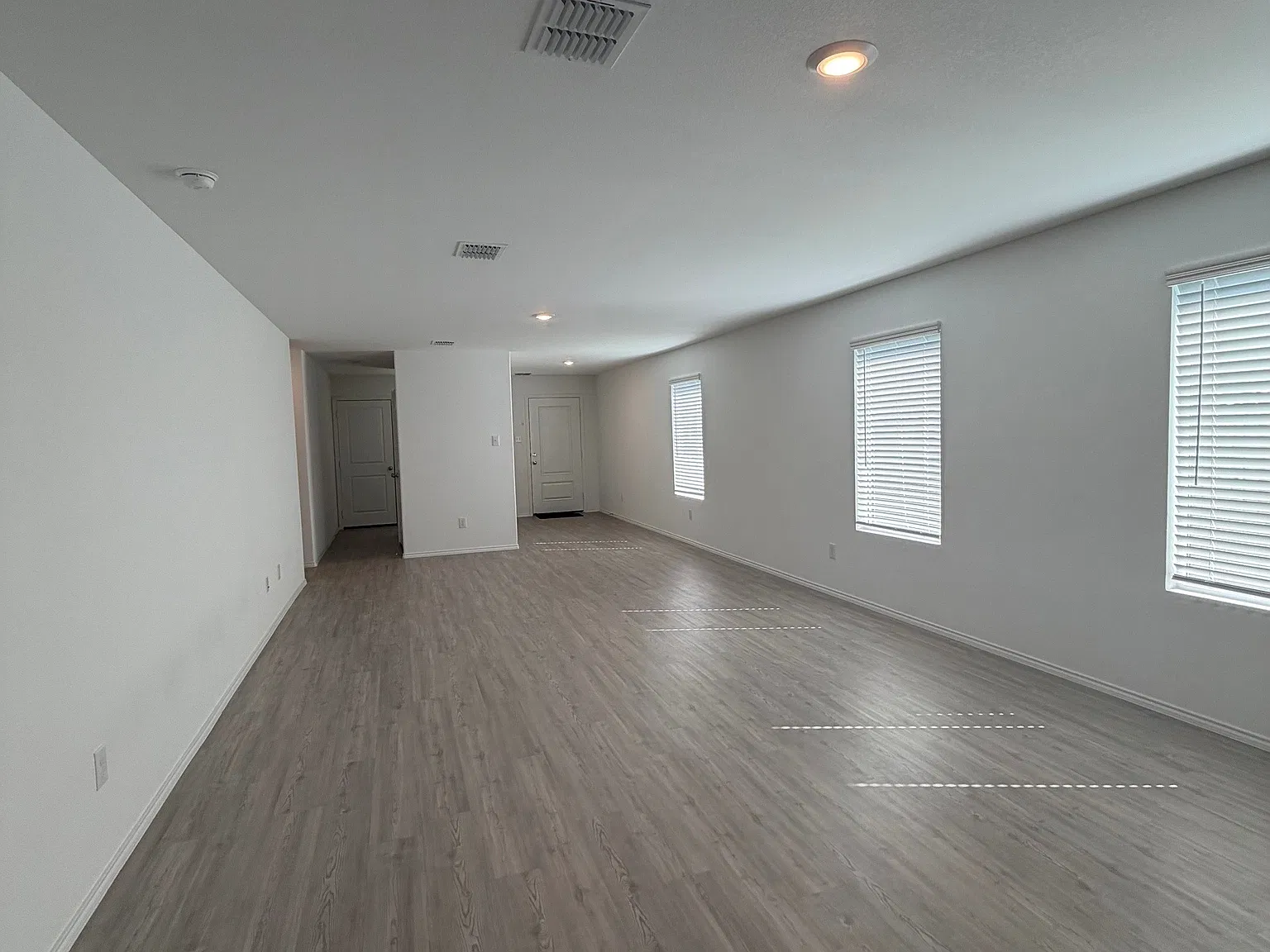 3 bed, 1411 sqft, $1,990 — Photo 4