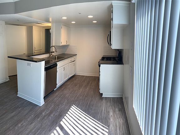 5th image of 3428 W Orange Ave #102