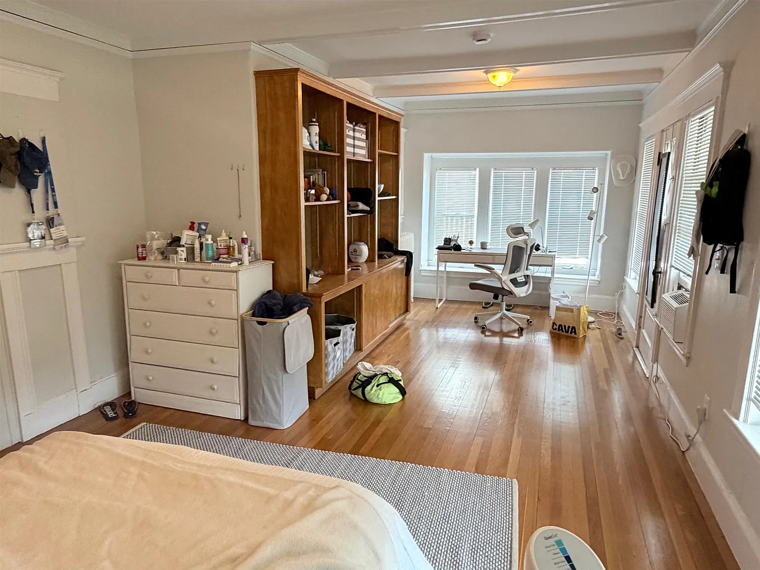 4 bed, 1100 sqft, $5,600 — Photo 3