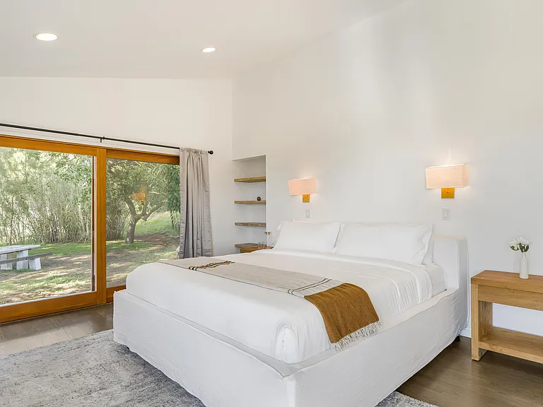 11345 Pacific View Dr — Photo 35