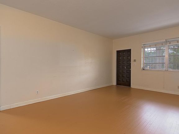 3rd image of 16 Malaga Ave