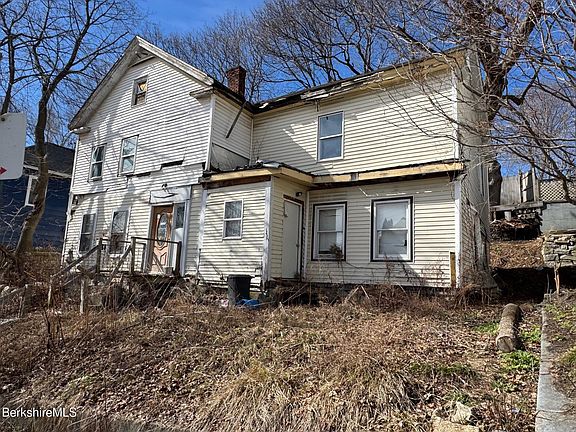 2nd image of 135 E Quincy St