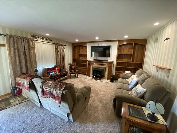 5th image of 1003 Lyle Ave