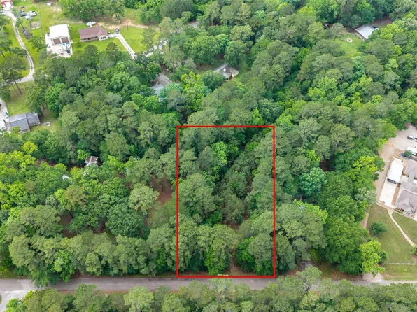 1070 Apache Dr, Montgomery, TX 77316