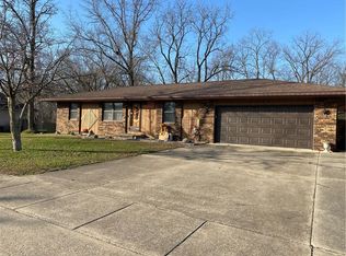 2202 Douglas St, Charleston, IL 61920