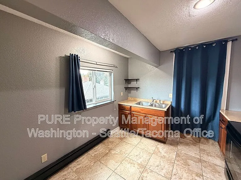 802 9th St SW #1/2 — Photo 5