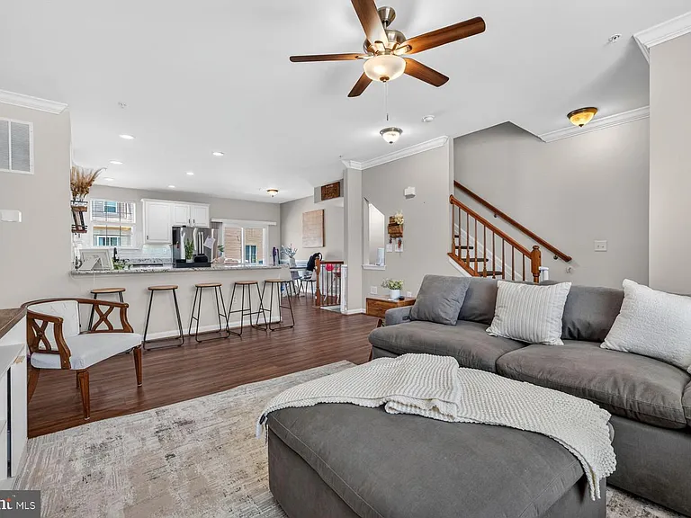 121 Polo Way — Photo 17