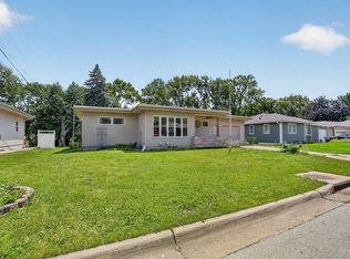2525 Saratoga Dr, Waterloo, IA 50702