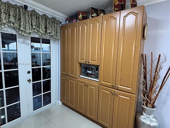 5th image of 2310 W 74th St APT 103