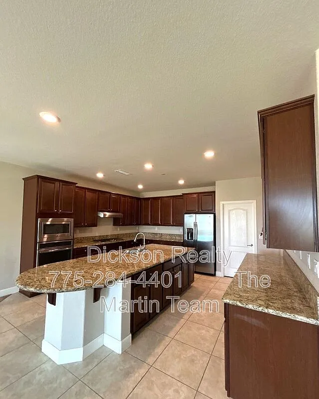 3 bed, 2.5 bath, 2616 sqft, $3,100 — Photo 3